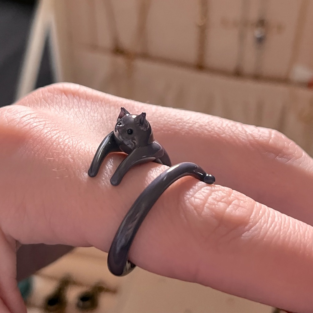 Purrrfect!!! Hand-made Glass Cat-shaped Ring 🐈